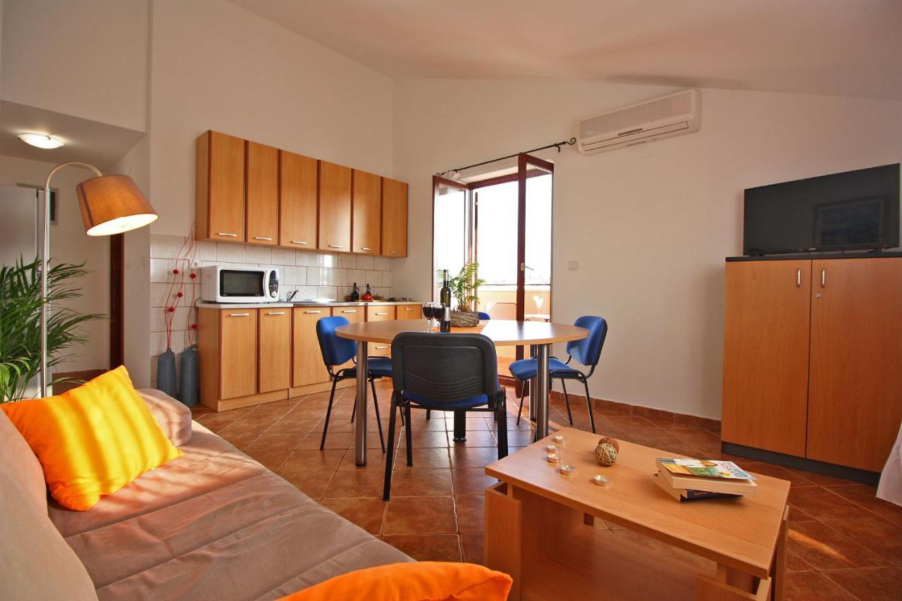 Brijunisol - 3 Apartments Top Position Near The Beautiful Beach ฟาชานา ภายนอก รูปภาพ