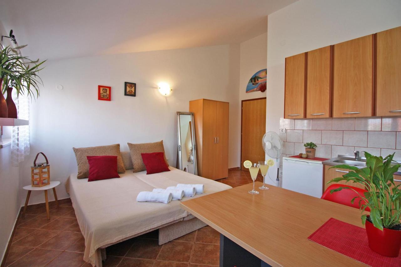 Brijunisol - 3 Apartments Top Position Near The Beautiful Beach ฟาชานา ภายนอก รูปภาพ