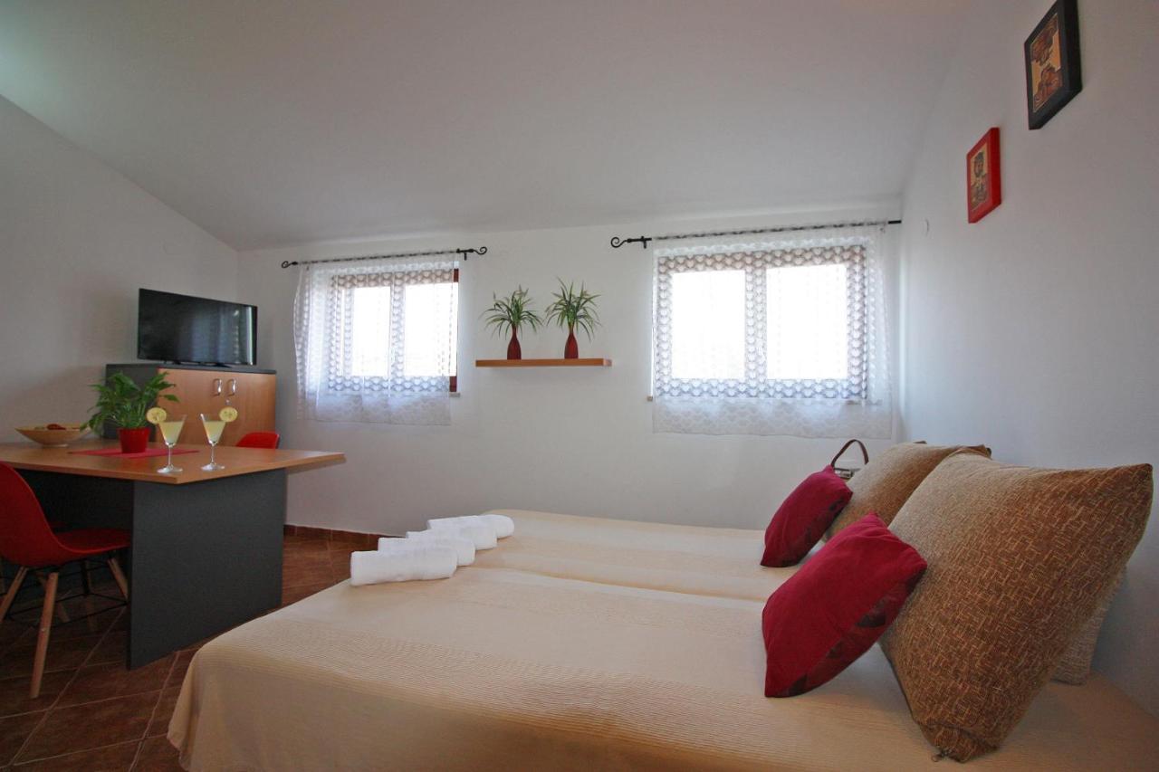 Brijunisol - 3 Apartments Top Position Near The Beautiful Beach ฟาชานา ภายนอก รูปภาพ