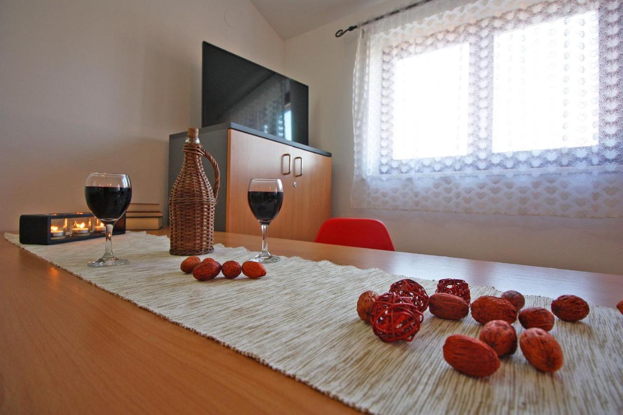 Brijunisol - 3 Apartments Top Position Near The Beautiful Beach ฟาชานา ภายนอก รูปภาพ