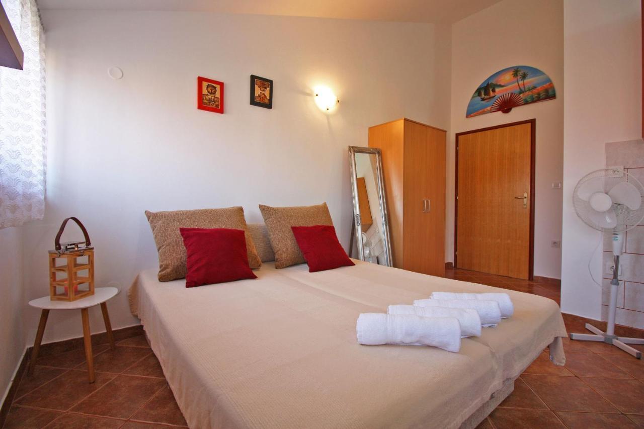 Brijunisol - 3 Apartments Top Position Near The Beautiful Beach ฟาชานา ภายนอก รูปภาพ
