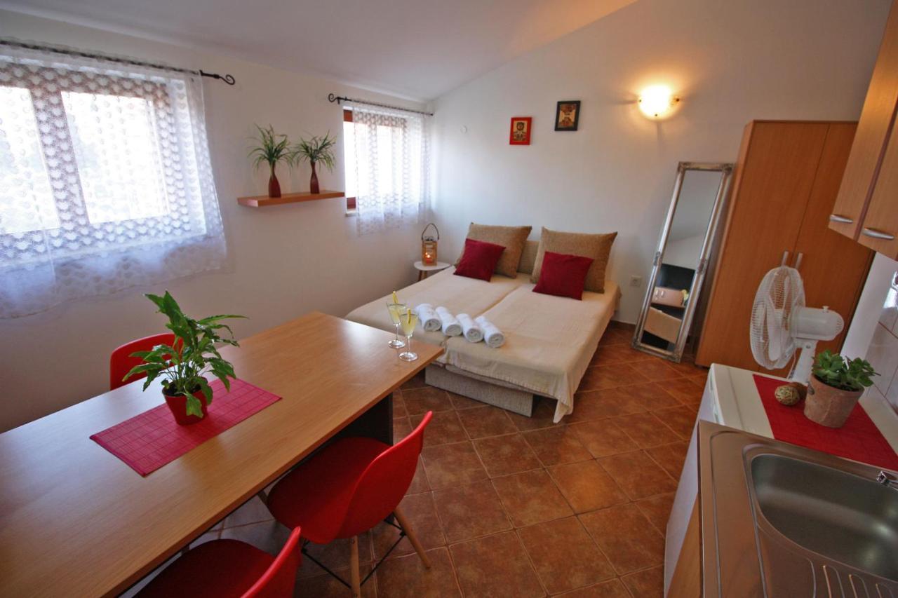 Brijunisol - 3 Apartments Top Position Near The Beautiful Beach ฟาชานา ภายนอก รูปภาพ