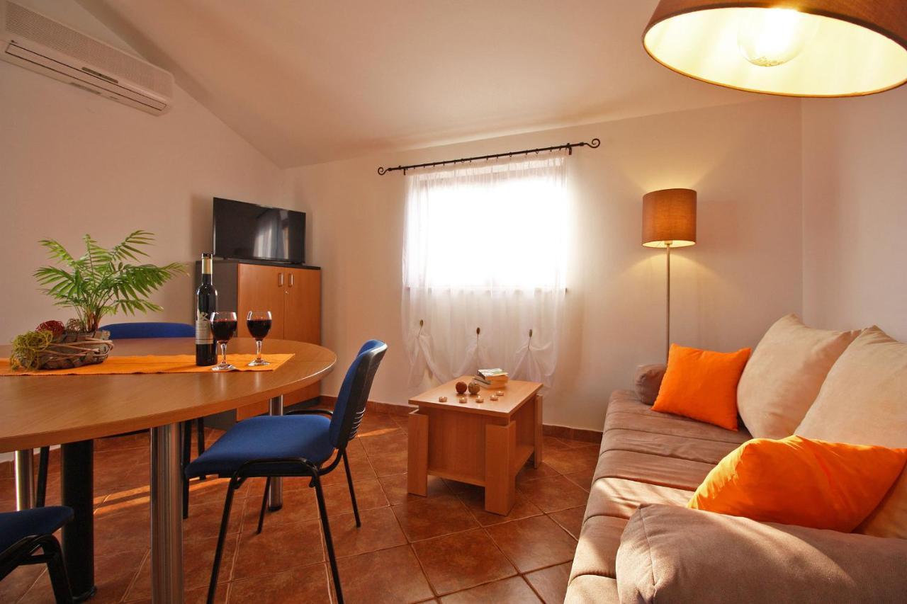Brijunisol - 3 Apartments Top Position Near The Beautiful Beach ฟาชานา ภายนอก รูปภาพ