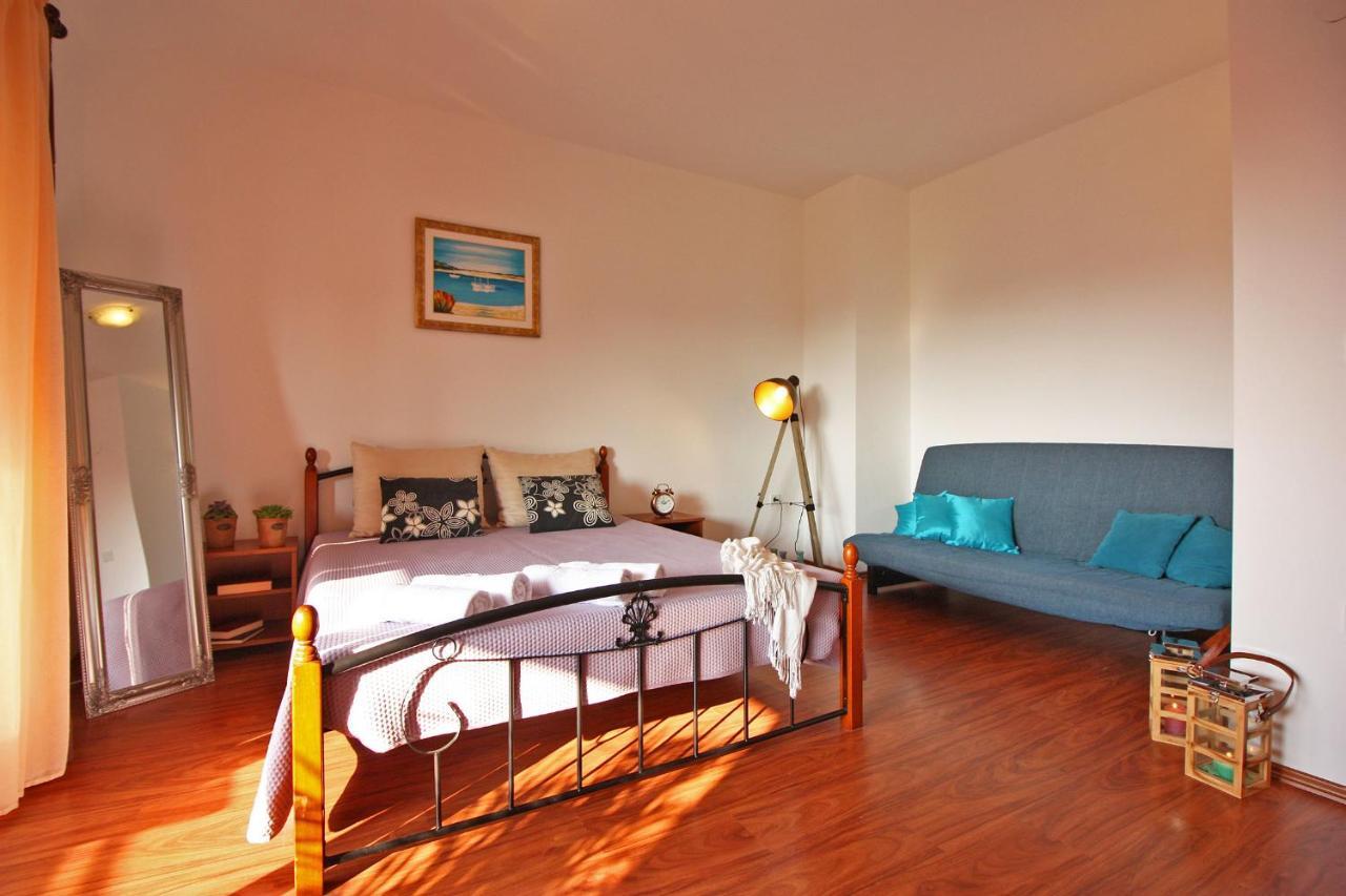 Brijunisol - 3 Apartments Top Position Near The Beautiful Beach ฟาชานา ภายนอก รูปภาพ