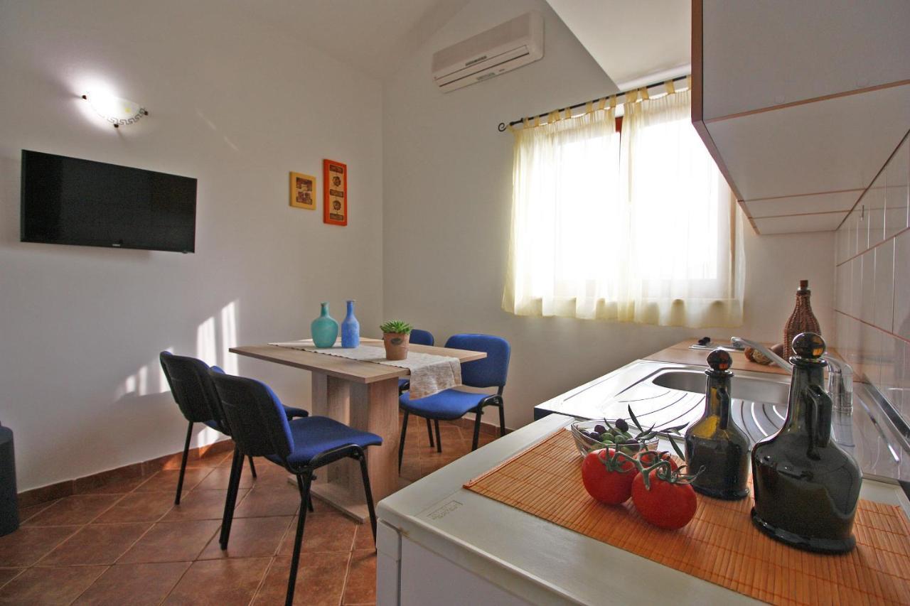 Brijunisol - 3 Apartments Top Position Near The Beautiful Beach ฟาชานา ภายนอก รูปภาพ